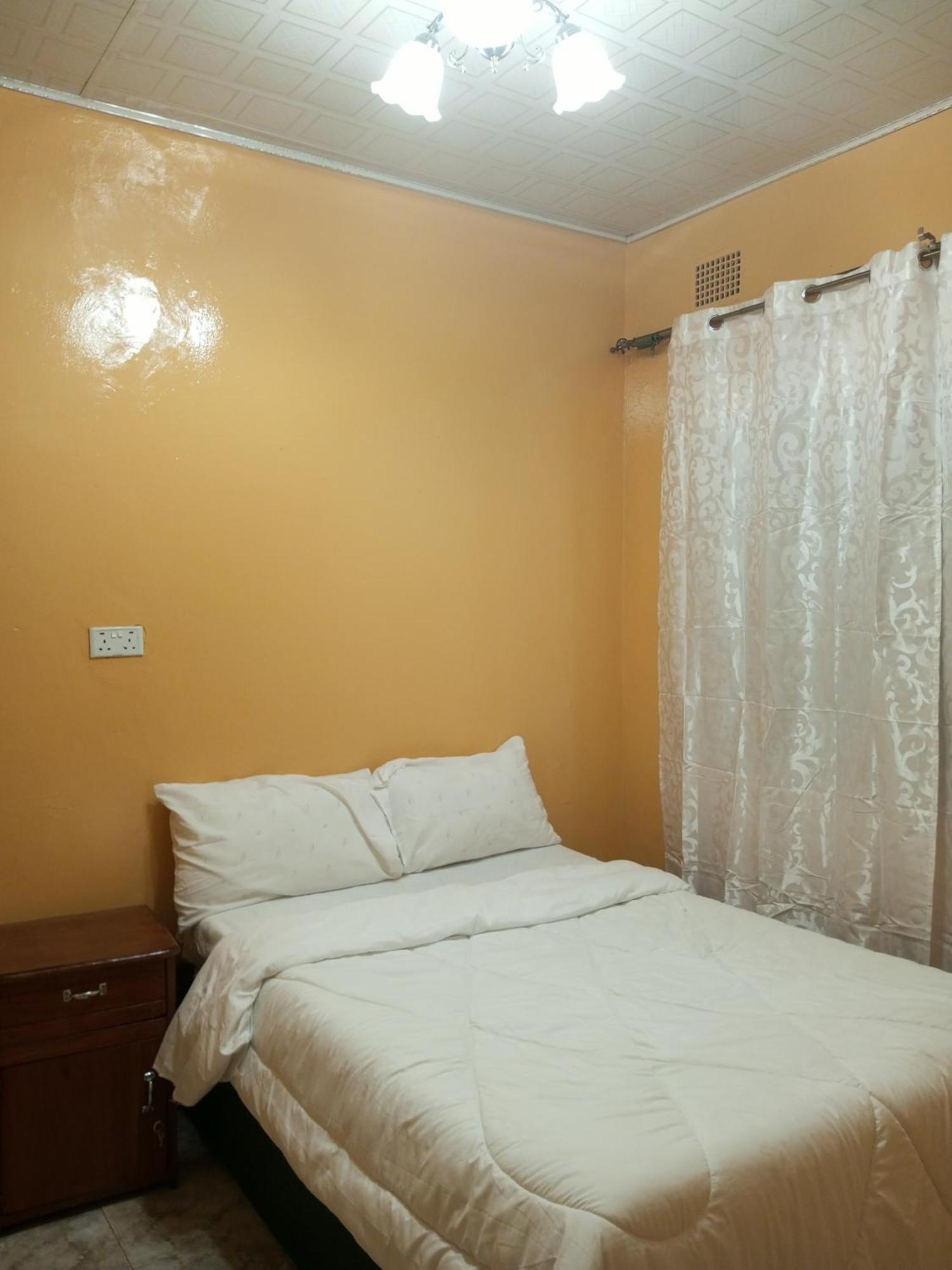 Buffalo Bob Lodge Livingstone Room photo